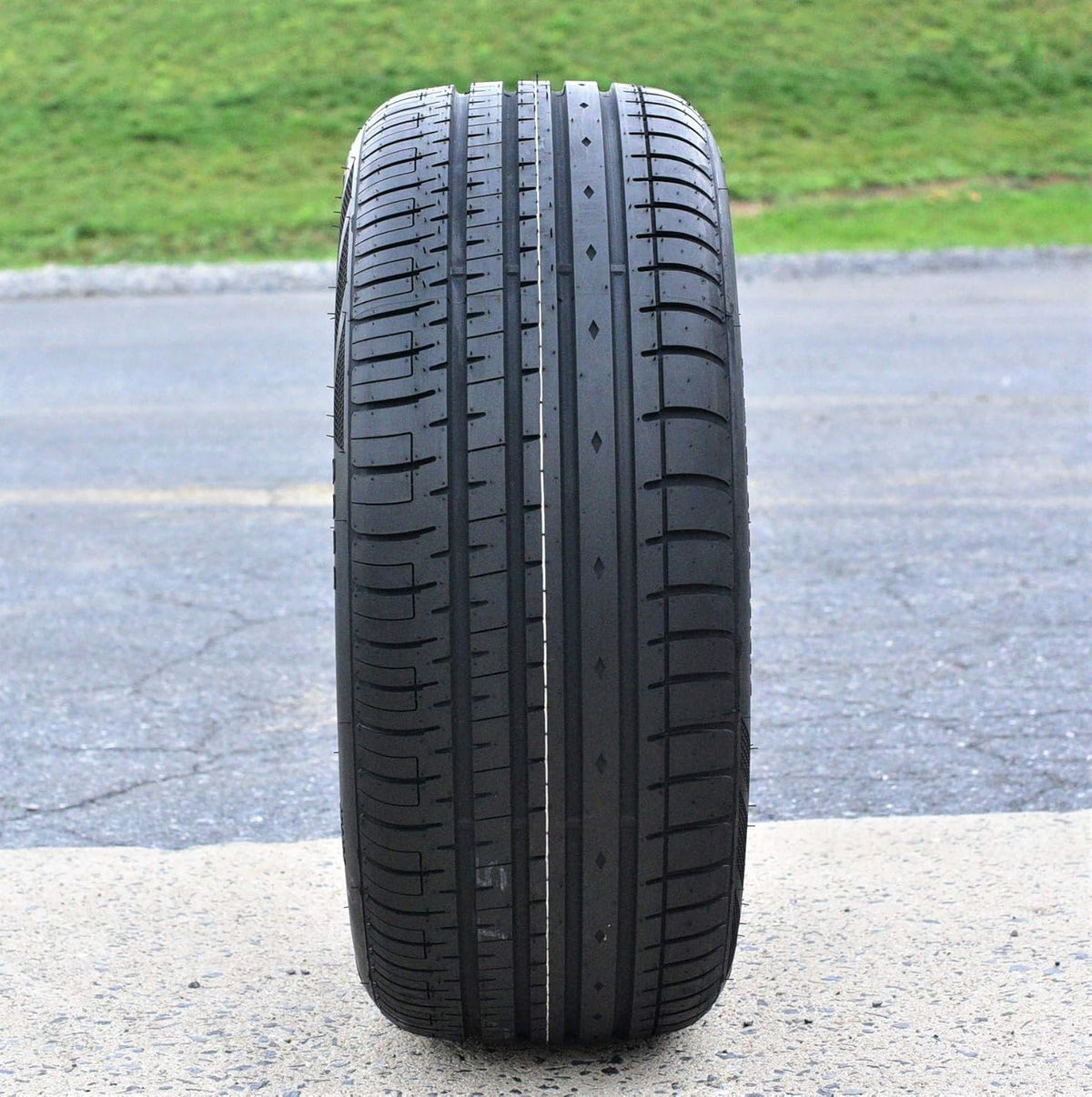 225/45R19 96W Tire X922