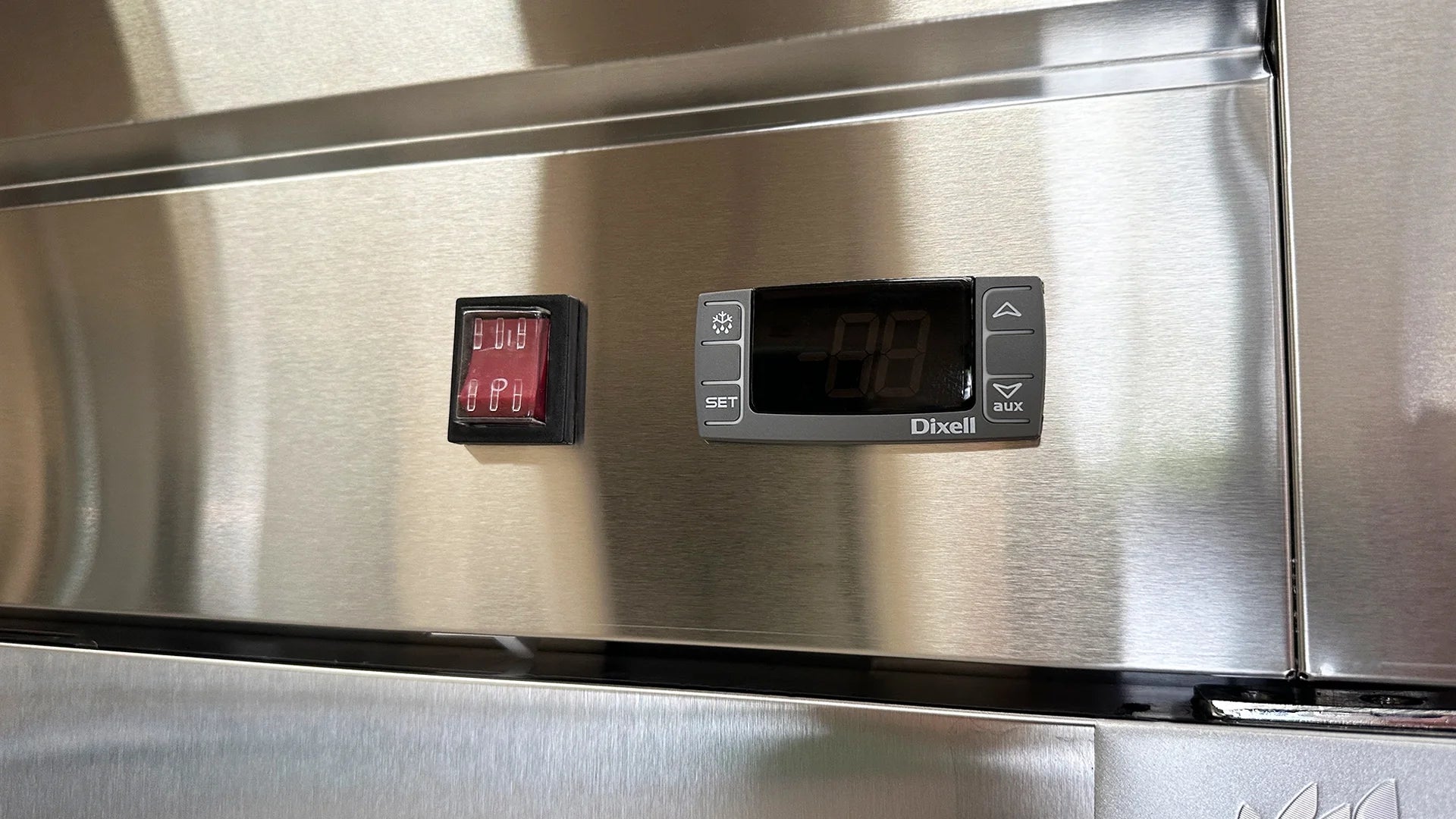 Commercial Upright Reach-in Freezer in Stainless Steel Y55240