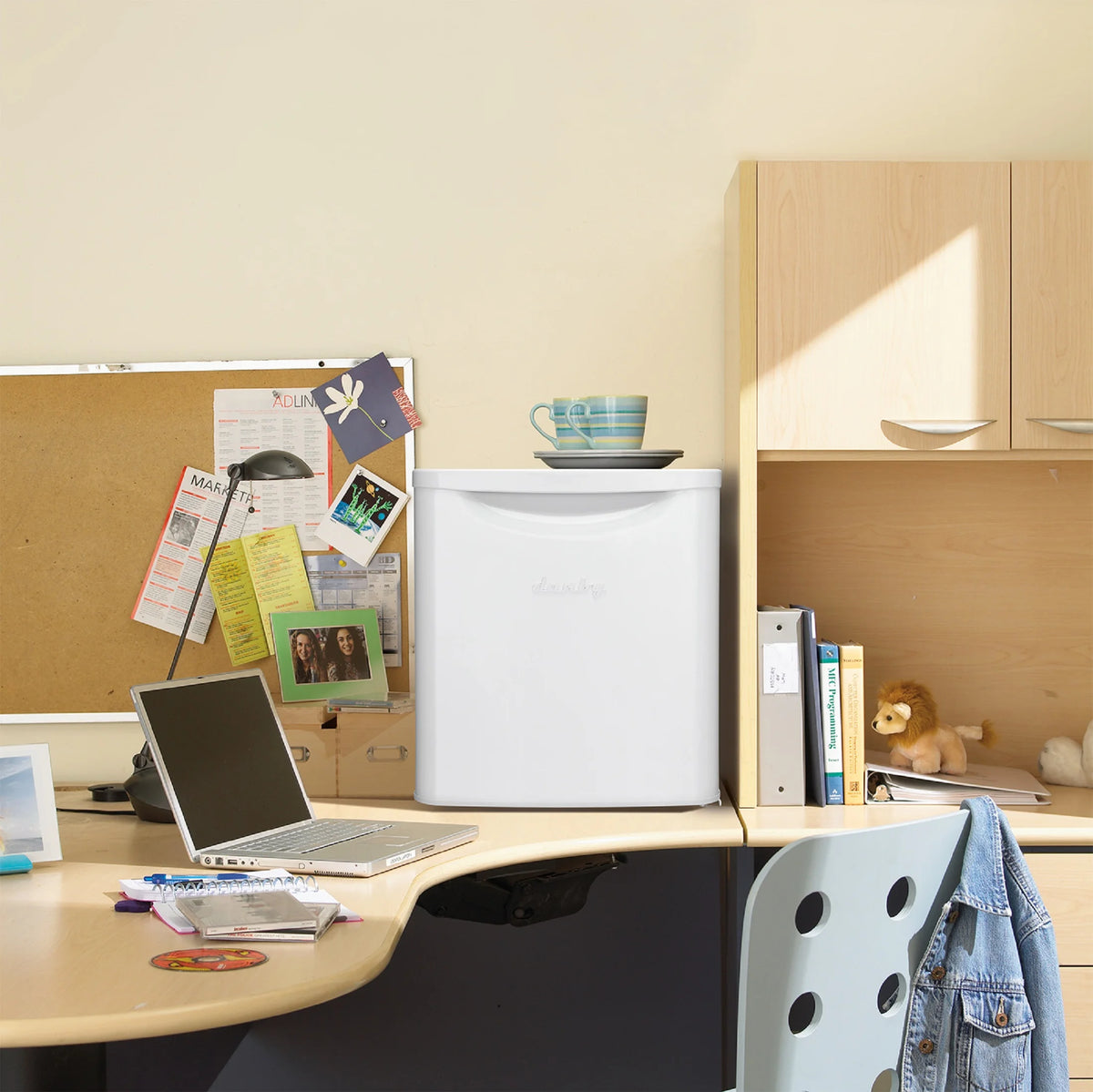 White Compact Refrigerator Q486