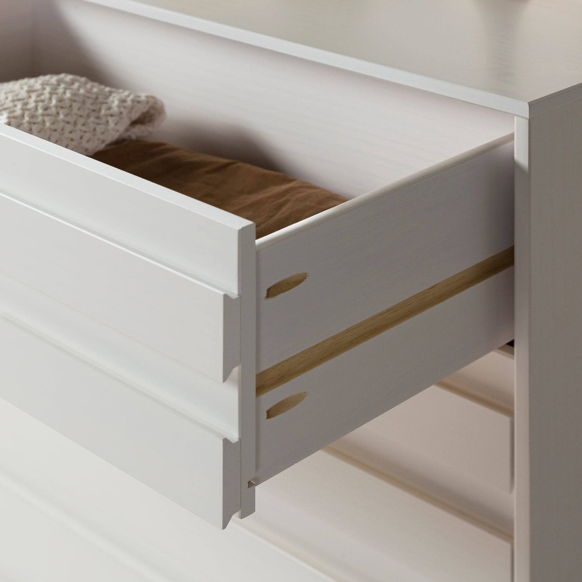 Black 4-Drawer Chest O915