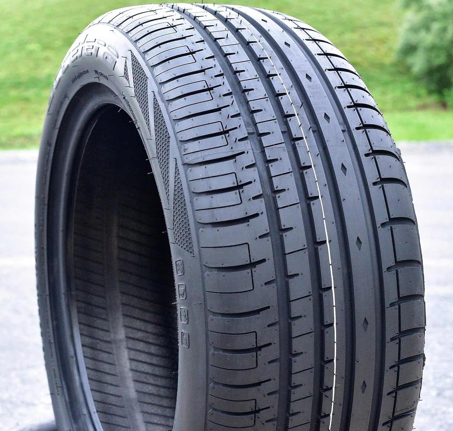 235/45R19 All-Season High Performance Radial Tire T45578