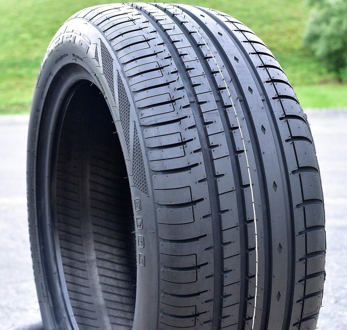 225/45R19 96W Tire X922