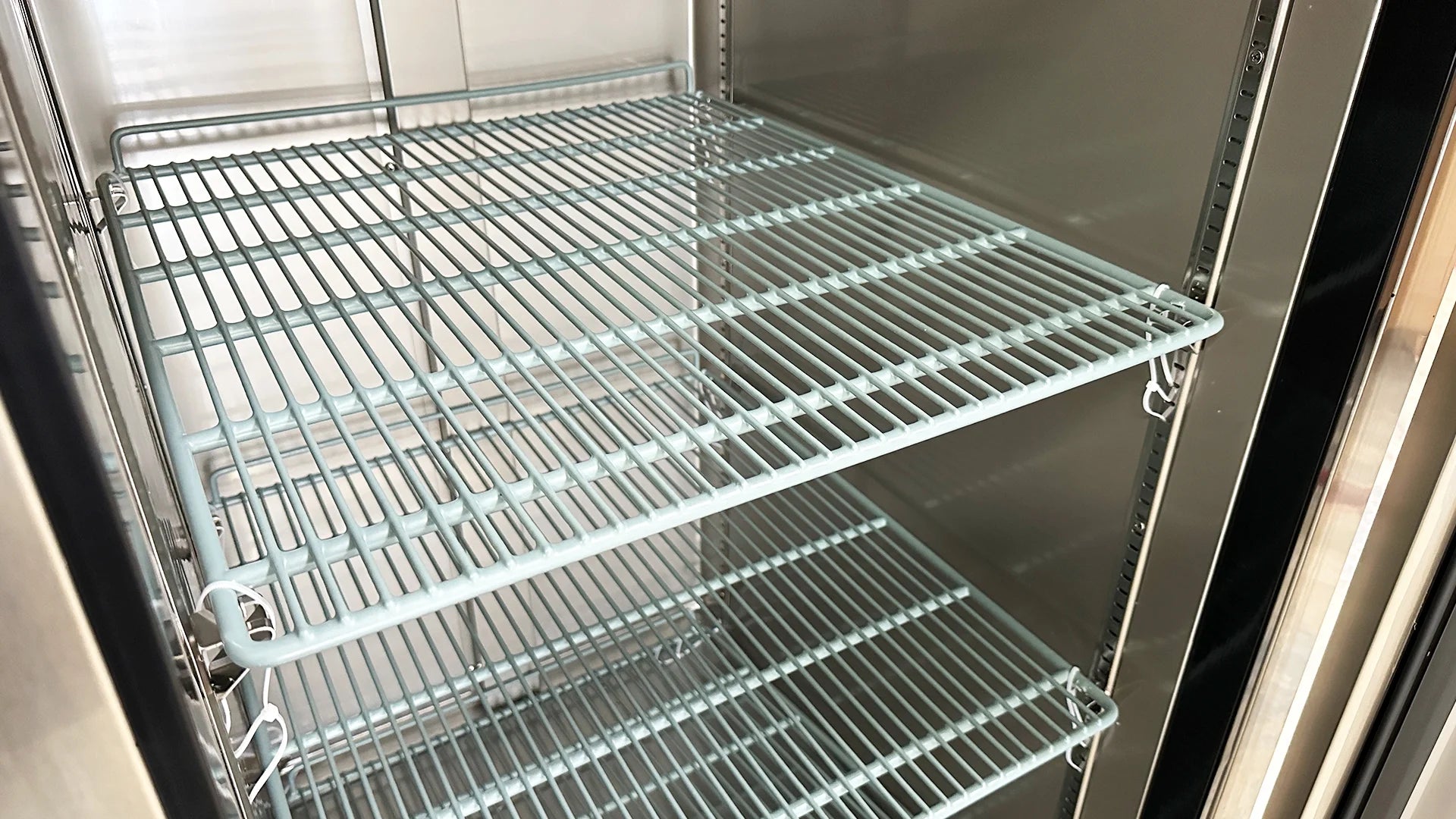 Commercial Upright Reach-in Freezer in Stainless Steel Y55240