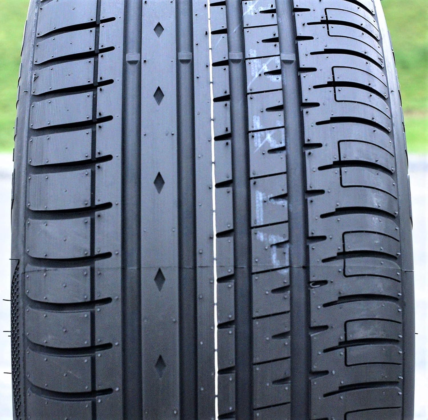 235/45R19 All-Season High Performance Radial Tire T45578