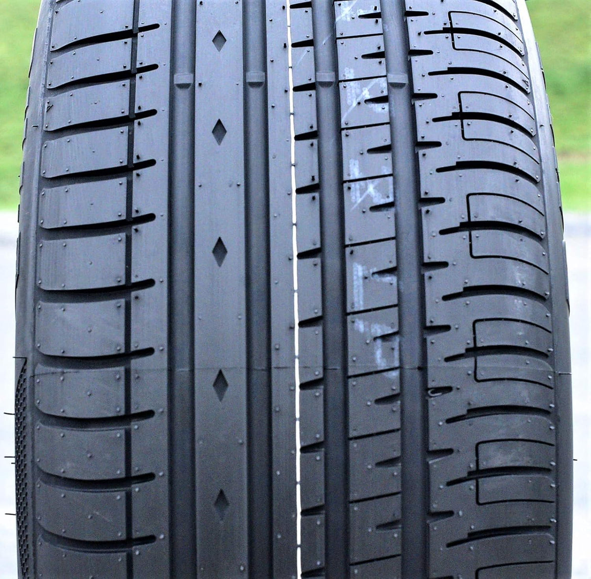 225/45R19 96W Tire X922